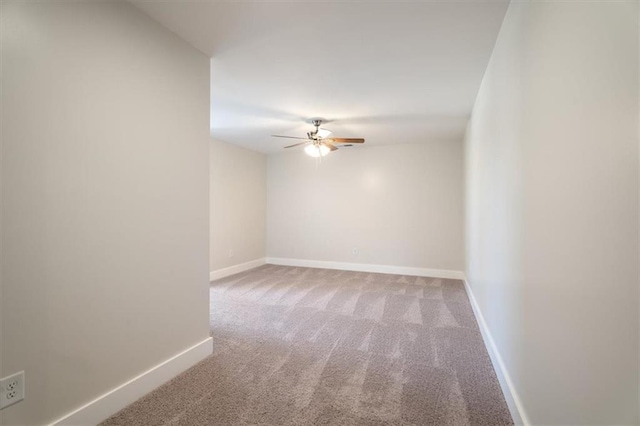 unfurnished room with carpet flooring and ceiling fan