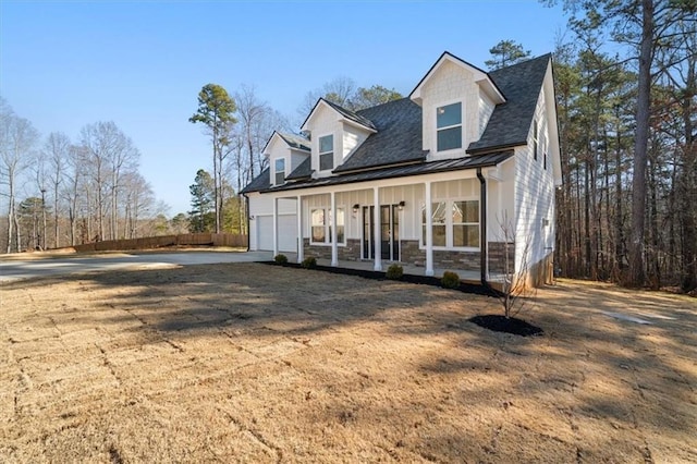 view of front facade featuring a front lawn and covered porch