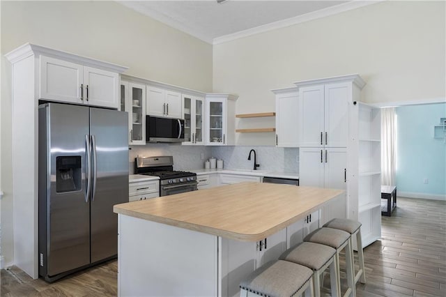 1491 Black Hickory Pl, Norcross, GA 30093 - kitchen featuring appliances with stainless steel finishes, a sink, white cabinetry, crown molding, and light countertops