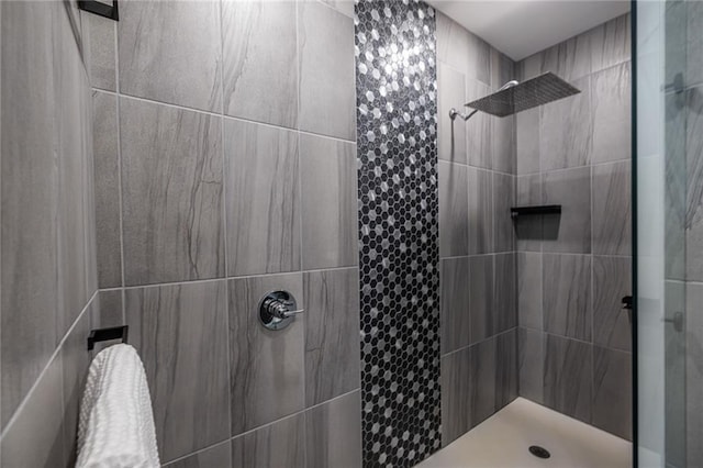 399 Pratt Dr SE, Atlanta, GA 30315 - full bath featuring tiled shower