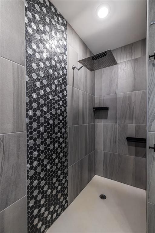 399 Pratt Dr SE, Atlanta, GA 30315 - full bathroom with a tile shower