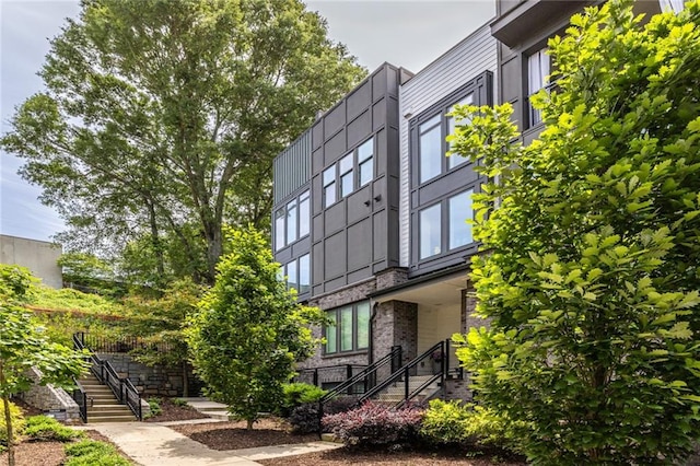 399 Pratt Dr SE, Atlanta, GA 30315 - view of building exterior with stairs
