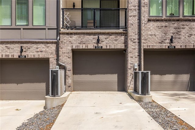 399 Pratt Dr SE, Atlanta, GA 30315 - exterior space featuring driveway