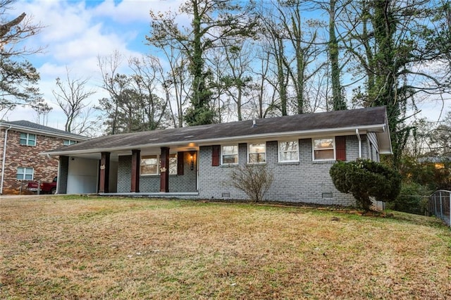 single story home with a front lawn