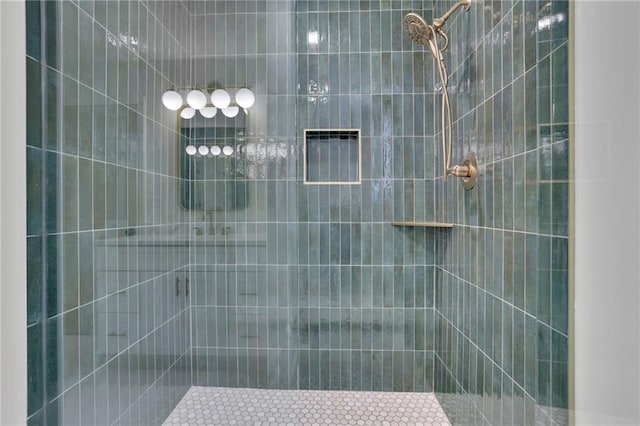 4717 Westhampton Dr, Tucker, GA 30084 - bathroom featuring a tile shower