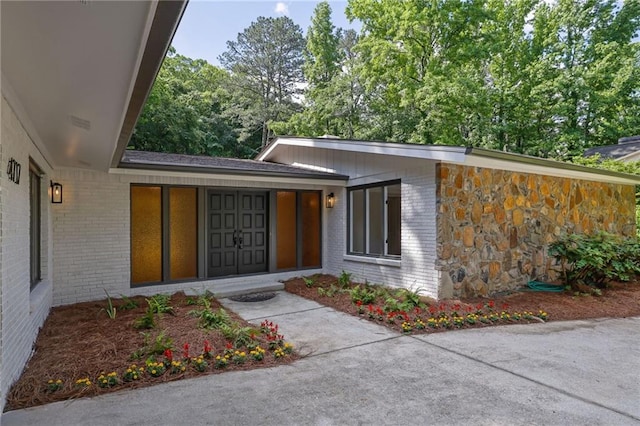 4717 Westhampton Dr, Tucker, GA 30084 - property entrance featuring brick siding