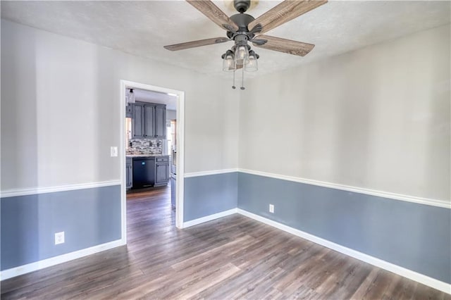 unfurnished room with dark wood-type flooring and ceiling fan