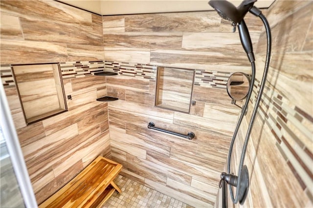 bathroom featuring a tile shower