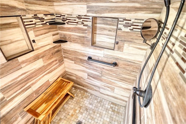 bathroom featuring a tile shower