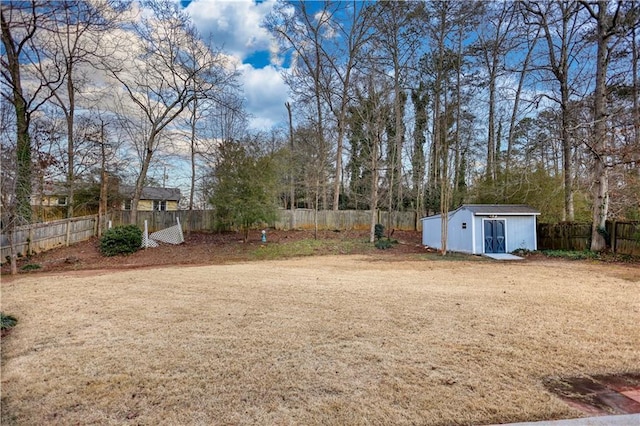 view of yard with a shed