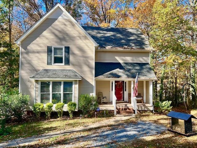 view of front of property featuring covered porch