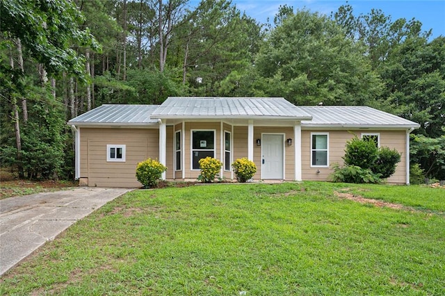 view of front of home featuring a front yard and covered porch