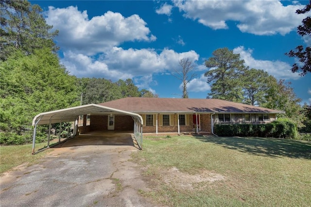 single story home featuring a front yard