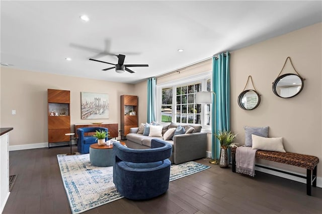 living room with recessed lighting, baseboards, dark wood-type flooring, and ceiling fan