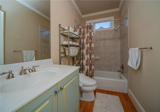 full bath with shower / bath combo with shower curtain, crown molding, vanity, and wood finished floors