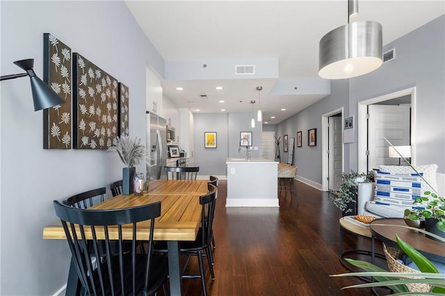 dining area featuring recessed lighting, visible vents, dark wood finished floors, and baseboards