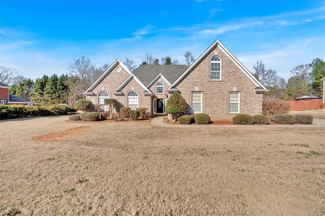 front of property featuring a front lawn