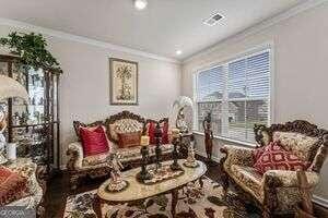 sitting room with crown molding