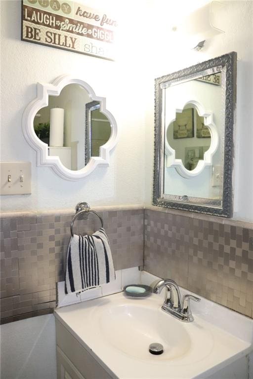 bathroom with vanity and decorative backsplash