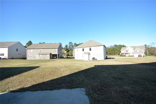 view of yard featuring a residential view