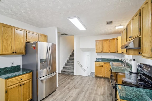 kitchen featuring a textured ceiling, sink, stainless steel fridge with ice dispenser, light wood-type flooring, and electric range