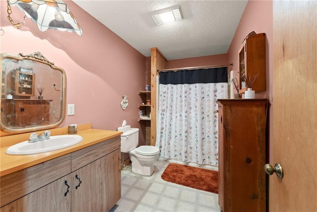 bathroom featuring vanity, toilet, a textured ceiling, and a shower with shower curtain