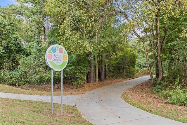 527 Main St, Suwanee, GA 30024 - view of property's community