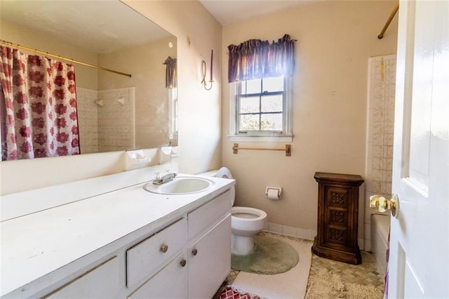 full bathroom featuring baseboards, toilet, shower / bathtub combination with curtain, vanity, and tile patterned floors