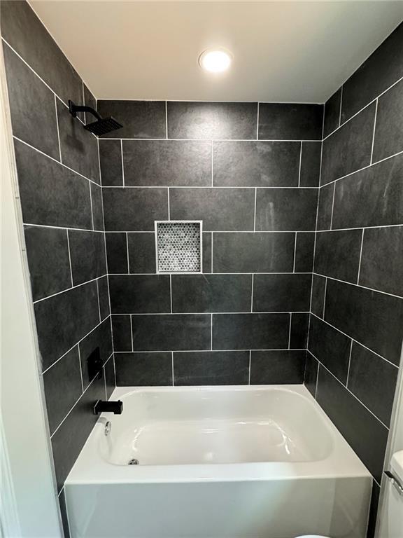 1341 E Atlanta Rd E, Stockbridge, GA 30281 - full bathroom featuring shower / bathtub combination