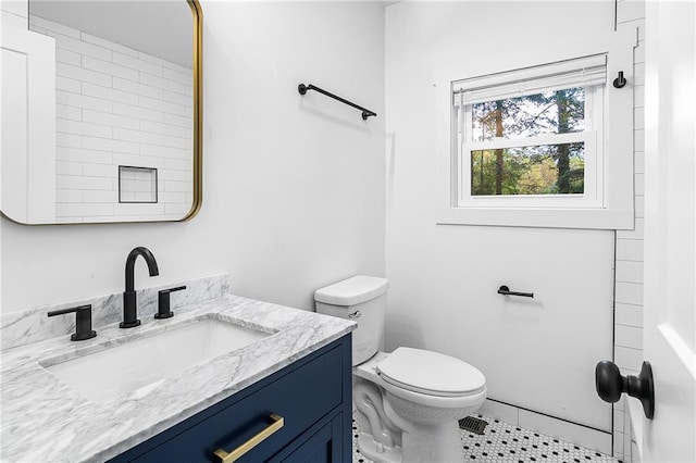 578 Cedar Ave, Atlanta, GA 30318 - bathroom with toilet and vanity