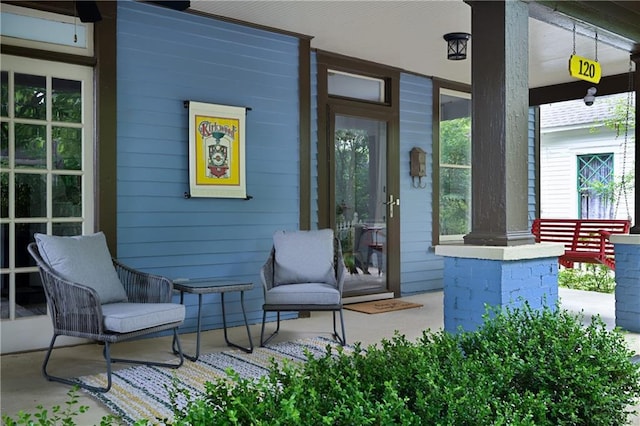 entrance to property featuring a porch