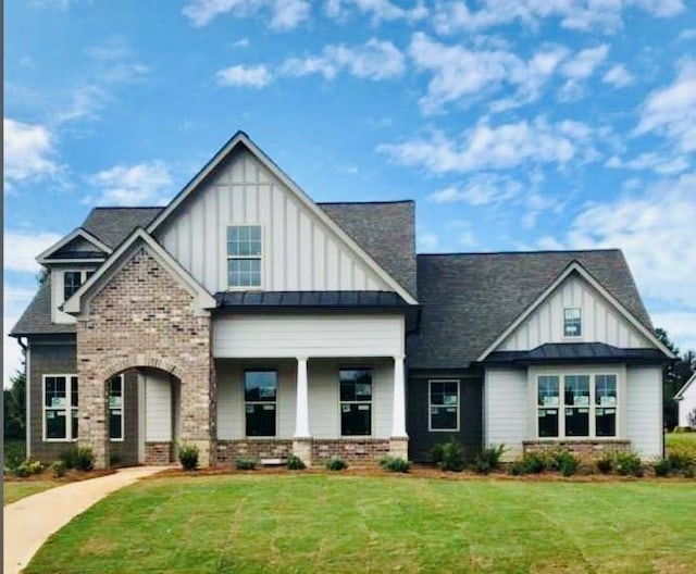 view of front of home featuring a front lawn