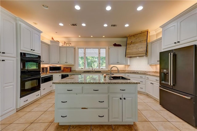 kitchen featuring stainless steel appliances, a center island with sink, sink, ornamental molding, and white cabinets