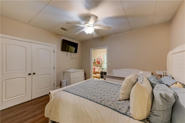 bedroom featuring a closet, ceiling fan, and dark hardwood / wood-style floors