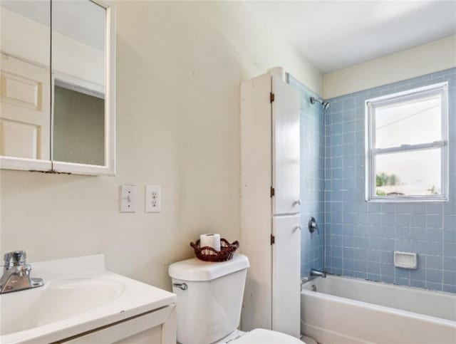904 Corinth Five Points Rd, Buchanan, GA 30113 - bathroom featuring toilet, vanity, and bathtub / shower combination