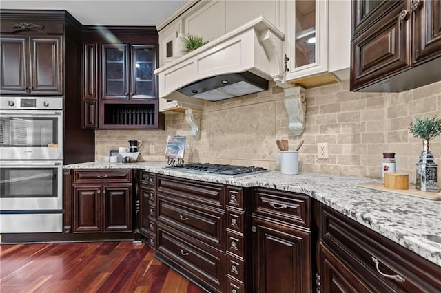 2990 Hearthstone Dr, Cumming, GA 30041 - kitchen with stainless steel appliances, a warming drawer, custom range hood, and glass insert cabinets