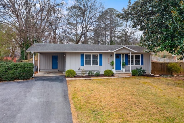 ranch-style home featuring a front yard