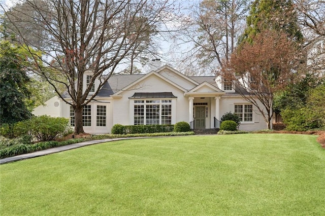 view of front of home featuring stucco siding and a front yard