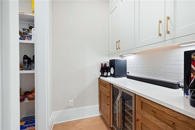 920 Wemberley Ln, Marietta, GA 30064 - indoor dry bar with beverage cooler, tasteful backsplash, and light wood-type flooring