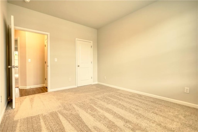 unfurnished room featuring carpet