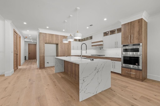 kitchen with light wood-style floors, modern cabinets, recessed lighting, a large island with sink, and stainless steel appliances