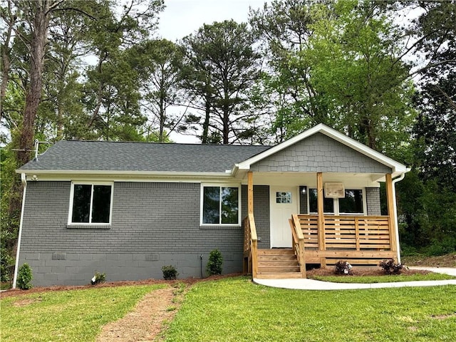 ranch-style home with crawl space, brick siding, and a front lawn