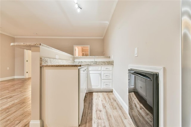 6714 Amherst Dr, Hoschton, GA 30548 - kitchen featuring light wood-style floors, crown molding, white cabinetry, a peninsula, and light stone counters