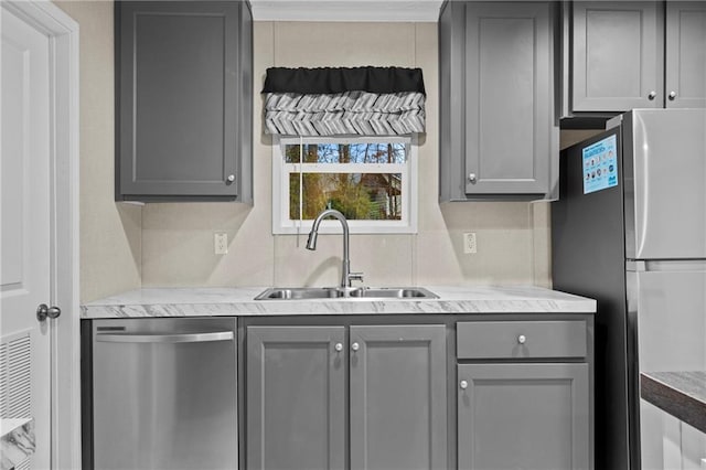 150 Saphire Hill Ct, Clarkesville, GA 30523 - kitchen featuring stainless steel appliances, gray cabinets, a sink, and backsplash