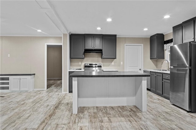 150 Saphire Hill Ct, Clarkesville, GA 30523 - kitchen with stainless steel appliances, a sink, recessed lighting, under cabinet range hood, and a kitchen island