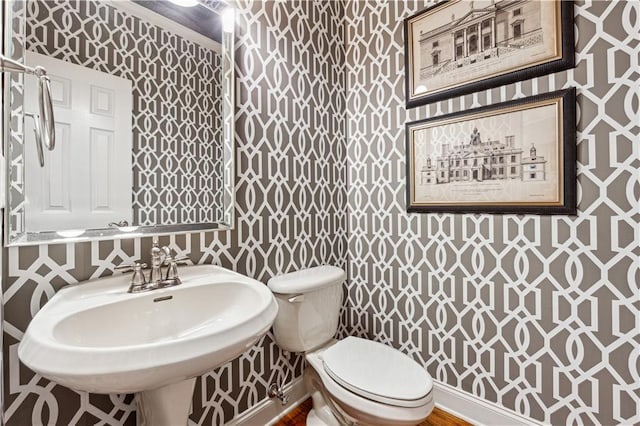 4492 Arbor Crest Ct, Suwanee, GA 30024 - half bath with wallpapered walls