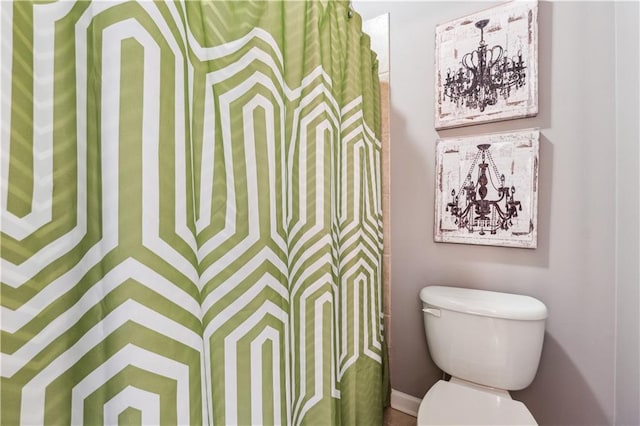 4492 Arbor Crest Ct, Suwanee, GA 30024 - bathroom featuring toilet and a shower with shower curtain