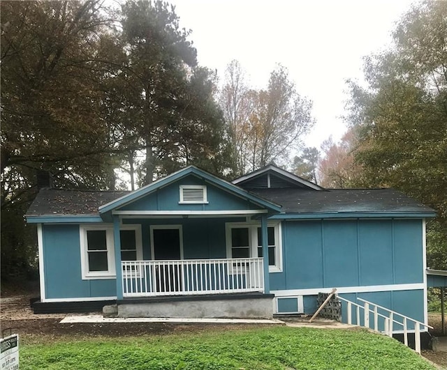 view of front of home featuring covered porch