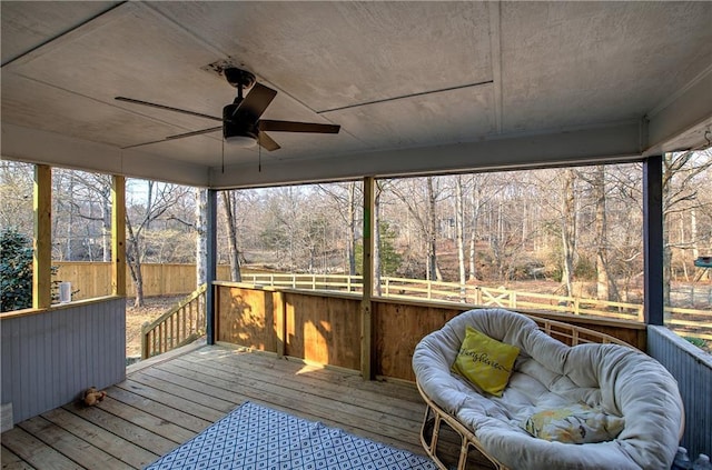 sunroom / solarium with a ceiling fan