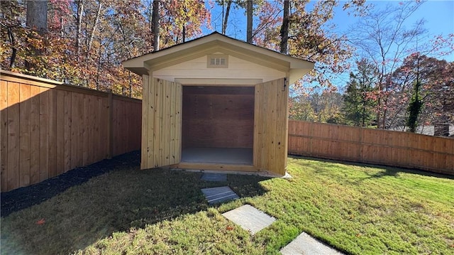 view of outdoor structure with a yard